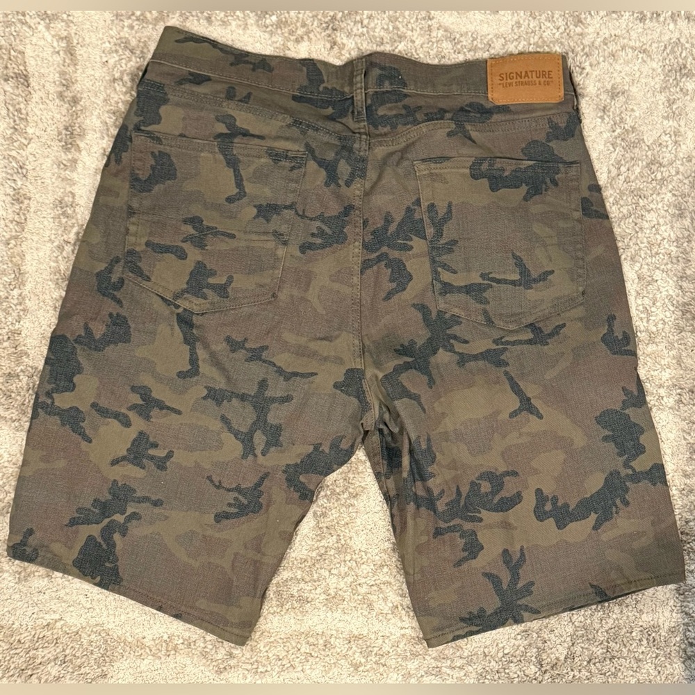 Levi's Green Camouflage Cargo Jean Shorts Size 36 - Picture 2 of 10